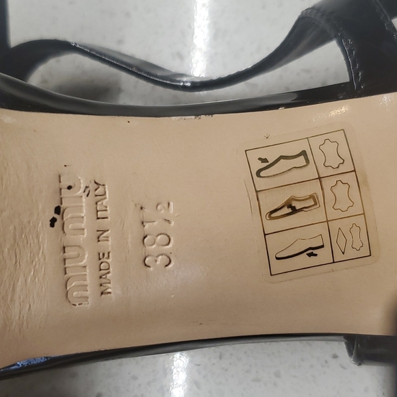 MIU MIU caged patent leather pumps (sz 8) - Picture 9 of 11